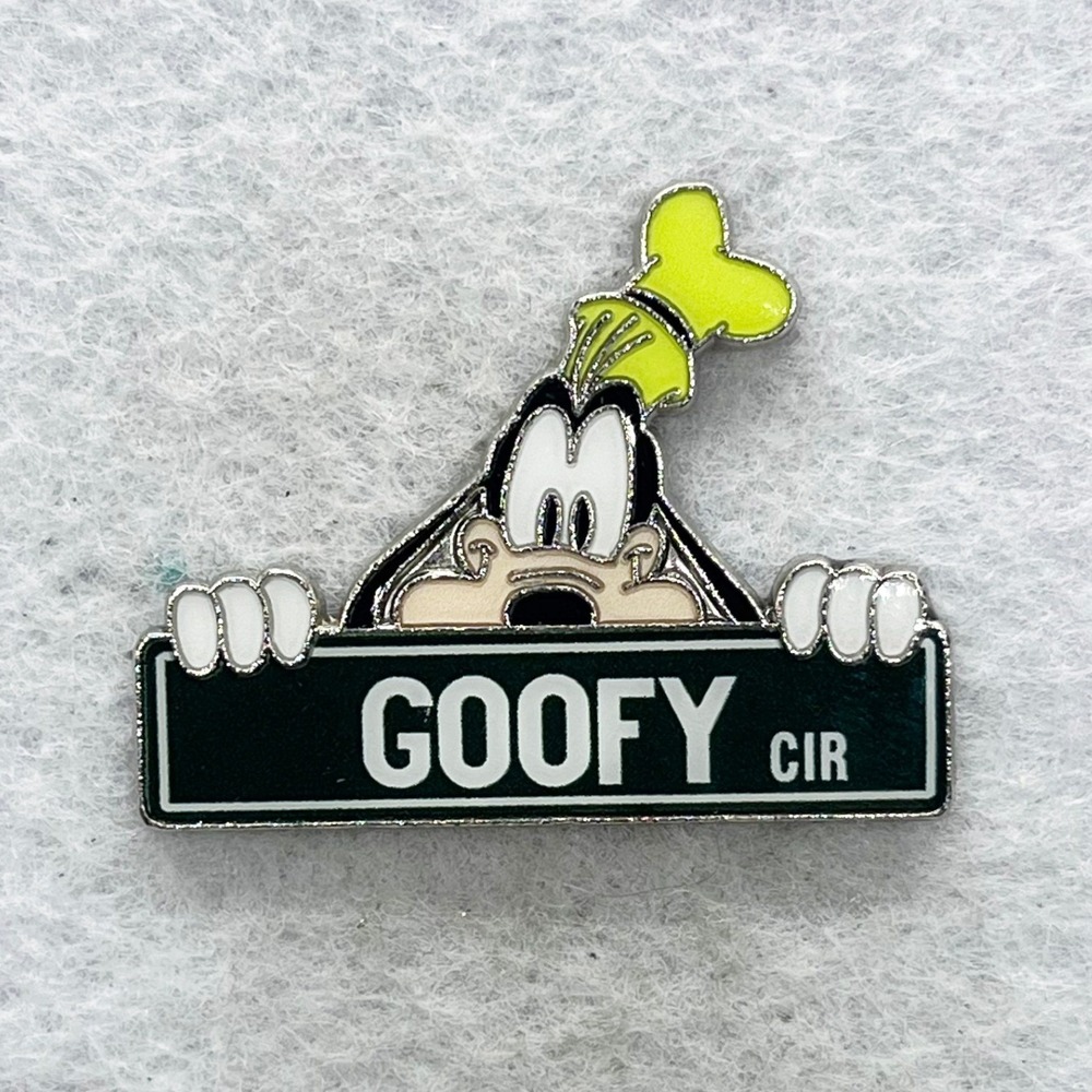 🔮 5/$25 Disney Street Signs Goofy Circle Pin